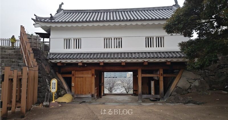 舞鶴城公園の鉄門(くろがねもん)